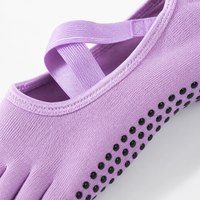 Chaussettes de yoga antidérapantes pour femmes avec grip, chaussettes de Pilates, de barre et de ballet à cinq doigts séparés avec sangles élastiques croisées