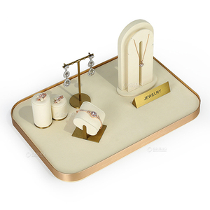 Présentoir à bijoux en microfibre de qualité supérieure avec résine, collection exquise, couleurs et tailles personnalisables, solution de présentation durable pour la vente au détail - Product Image 2