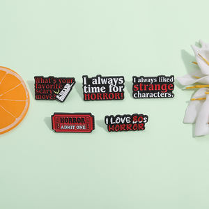 Broche en émail en forme de tampon de la série de texte <span class=keywords><strong>d</strong></span>'horreur « I Always Time for Horror » pour sac à dos, vêtements, accessoires, cadeaux - Product Image 2