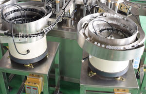 Machine de remplissage et de capsulage de réactif de flacon de tube sanguin de gouttes pour les yeux de petite bouteille de 10ml Machine d'étiquetage de ligne de remplissage d'huile essentielle - Product Image 3