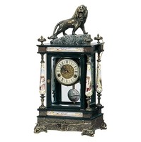 Horloge de table/étagère/manteau de cheminée en porcelaine imitation antique, style français vintage, avec un lion roi sur un bel ensemble de colonnes en marbre