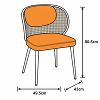 Chaise de salle à manger en forme de C avec dossier en rotin tressé et coussin lombaire sur structure en bois naturel