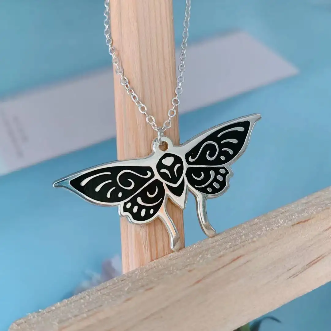 Collana in argento s925 personalizzata con ciondolo smaltato duro a forma di farfalla con il tuo design