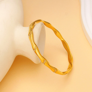 Latest <strong>Light</strong> Luxury Bamboo Shaped Bangles Inlaid Zircon Accessories Bracelet 18 K Gold Plated Stainless Steel Jewelry for Women - Product Image 4
