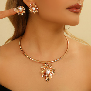 Hot Sale Golden <b>Flower</b> Collar Pendant Inlaid Rhinestone Alloy Necklace Earrings Set Ladies Jewelry Factory Direct Supply - Product Image 1