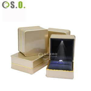 Exclusiva Caja de Joyería al por Mayor en Oro Rosa para Anillos y Collares - Product Image 1