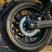 Moto électrique cruiser robuste à traction excellente, stable en virage, homologuée pour la route, longue autonomie, moteur brushless 72V 5000W