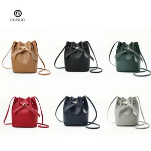 थोक पु चमड़े 6 रंग कंधे बैग डिजाइनर बाल्टी Crossbody बैग मिनी टोकरी आकार लंबी कंधे का पट्टा के साथ बाल्टी बैग