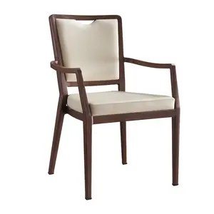 Yeni tasarım İtalyan Modern kollu yemek sandalyesi alüminyum döşemeli koltuk