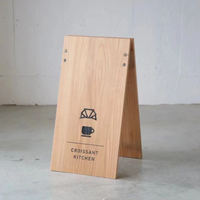 Panneau publicitaire extérieur en bois massif, design créatif en A et en chevrons, pour la publicité des cafés, panneau de bienvenue à l'entrée