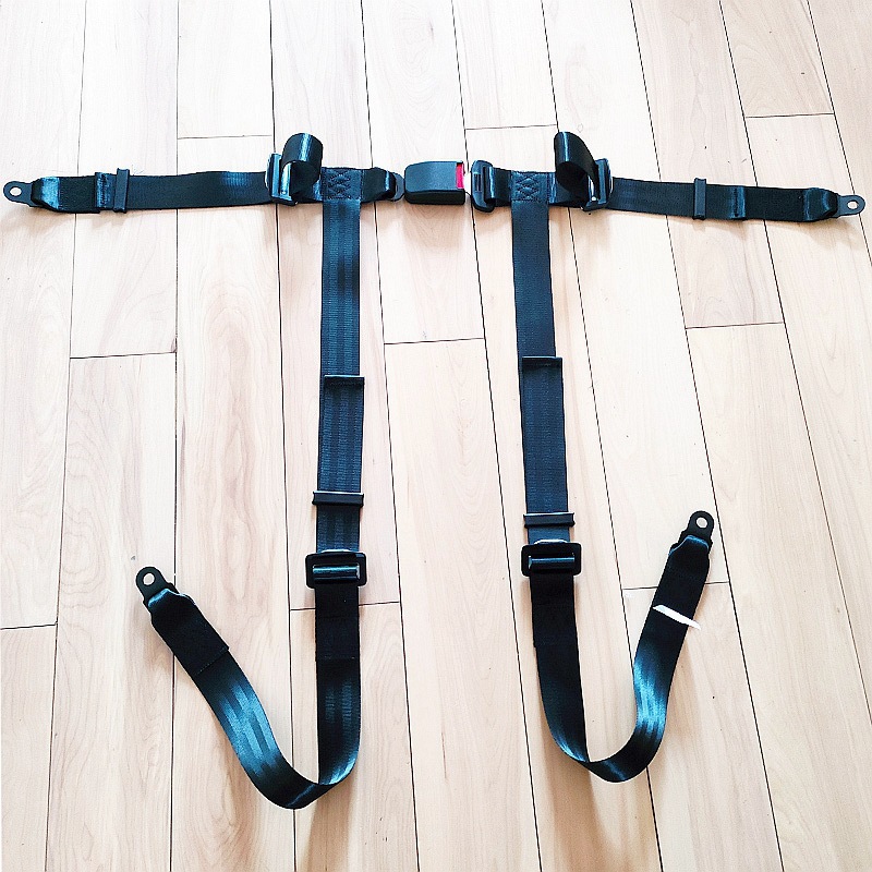 Ceinture de sécurité à quatre points avec boucle latérale noire