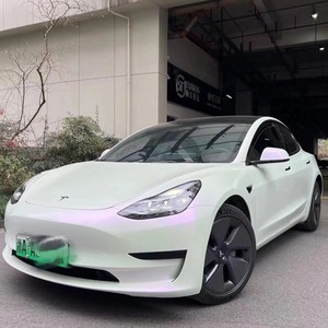 Vinilo para Rotulación de Vehículos, Blanco a Morado, PET de Alto Brillo, 7.5mil, con Liberación de Aire, Auto-Reparable, para Carrocería Completa, Película de Vinilo Automotriz que Cambia de Color - Product Image 1