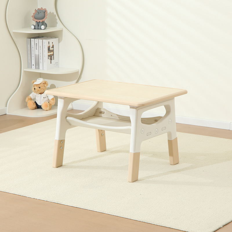 Mesa individual color madera veteada.