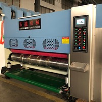Machine industrielle automatique d'impression flexographique, de découpe et de rainurage pour la fabrication de boîtes en carton ondulé avec alimentation automatique des feuilles