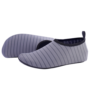 Campione gratuito estate <span class=keywords><strong>mare</strong></span> bambini <span class=keywords><strong>scarpe</strong></span> <span class=keywords><strong>da</strong></span> spiaggia immersioni Snorkeling bambini <span class=keywords><strong>scarpe</strong></span> <span class=keywords><strong>da</strong></span> trampoliere morbide <span class=keywords><strong>scarpe</strong></span> <span class=keywords><strong>antiscivolo</strong></span> a piedi nudi - Product Image 1