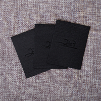 Logo en microfibre personnalisé en relief étiquette en tissu PU cuir logo de marque patch 3D en cuir pour vêtements chapeau bagages jeans sac à main