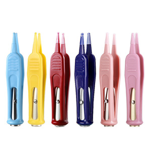 แหนบดูดน้ำมูกเด็ก ปลายซิลิโคนนุ่ม พร้อมไฟ LED สำหรับทารกแรกเกิดและเด็กเล็ก อุปกรณ์ทำความสะอาดจมูก - Product Image 2