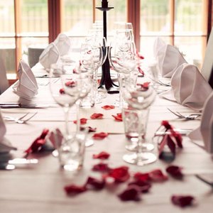 1000 pièces romantique nuit frais pétales de fleurs pour les mariages soie <span class=keywords><strong>Rose</strong></span> pétales rouge Faux <span class=keywords><strong>Rose</strong></span> pétales saint valentin mariage décoration - Product Image 5