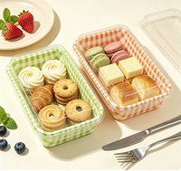 Boîte à gâteau rectangulaire en PET transparent avec couvercle en dôme rigide à motif gingham de qualité alimentaire jetable pour sushi, salade, pain, mousse