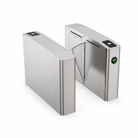 Barrière à battant en acier inoxydable avec capteur infrarouge pour la gestion des employés d'usine et une entrée sécurisée