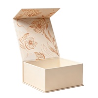 Boîte cadeau magnétique de luxe écologique pour l'emballage de vêtements, boîte en carton rigide pliable pour l'emballage de vêtements, t-shirts