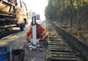 Precio de fabricante, acero barato, PVC, Vertical, montado en el suelo, blanco, advertencia reflectante, poste delineador de tráfico en carretera - Product Image 5