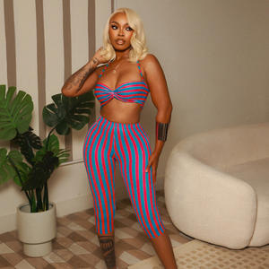 Neues Color-Block Striped 2-teiliges Set Sexy Neck holder Top und eng anliegende Capri hose Hot Girl Zweiteiliges Set Damen bekleidung - Product Image 3