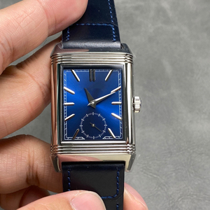 Reloj de Vestir Unisex de Alta Gama con Caja Rectangular en Tono Plateado, Subesfera y Diseño Abatible - Product Image 3