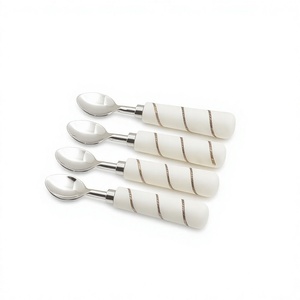 Ensemble de 4 couteaux à fromage, lame en acier inoxydable, manche en résine, style traditionnel occidental, finition polie, durable, pour la cuisine - Product Image 6