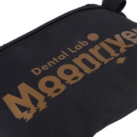 Pochette cadeau plate en polyester noir imperméable avec logo doré personnalisé, fermeture éclair, pour kit d'hygiène bucco-dentaire, petit sac de rangement pour accessoires, pour clinique dentaire