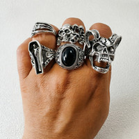 Bague Cercueil Rétro Gothique Crâne Chèvre pour Hommes, Bagues Main de Squelette Tendance Punk, Bijoux de Fête