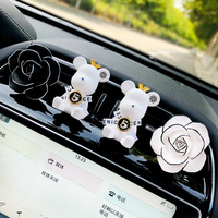 Vente en gros MOQ 1 pièce |   Clip de ventilation pour voiture Camélia Rose à la française |   Diffuseur Mignon en Forme d'Ours Couronné |   Diffuseur d'air automatique en plâtre élégant et luxueux