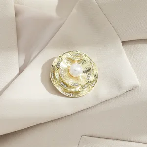 <span class=keywords><strong>Broche</strong></span> Fleur de Camélia Polyvalente pour Femme, Anti-Éblouissement, Petite <span class=keywords><strong>Broche</strong></span> Florale à Fixation par Boucle, en Alliage Plaqué avec Imitation Perle, pour Fête et Mariage - Product Image 3