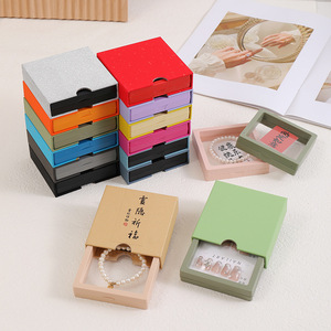 Caja de almacenamiento de joyas y accesorios de moda, estilo nacional, con cajón, de cartón gris, tipo caja colgante, para collares, anillos y pulseras, con diseño de armadura. - Product Image 2