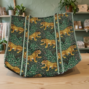Bolso Tote Casual de Algodón Acolchado con Diseño de Puntos Verdant, con Asa para el Hombro, Bolso Versátil y Sostenible - Product Image 3