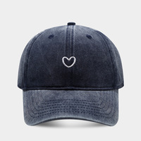 Gorra de béisbol de 5 paneles para mujer, estilo retro artístico, con bordado de hojas y pequeños corazones, de moda, de tela suave, lavada, para verano y exteriores, de estilo sencillo.