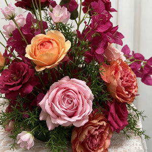 Ramo de Flores en Tonos Retro Magenta y Coral |   Arreglo de seda para despedida de soltera y fiesta de compromiso - Product Image 2