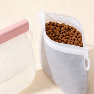 Sac de nourriture pour chien pliable en silicone, écologique, portable, sûr, imperméable et réutilisable pour l'entraînement – Vente en gros - Product Image 1