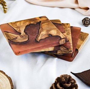 Sous-verres uniques faits à la main avec résine époxy et bois massif pour la maison, le bureau ou les cadeaux de pendaison de crémaillère - Product Image 1