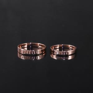 영원히 새겨진 Abiding 성격 LOVER LOVER 로즈 골드 도금 실험실 생성 다이아몬드 커플 밴드 반지 이름 조각 커플 링 - Product Image 1