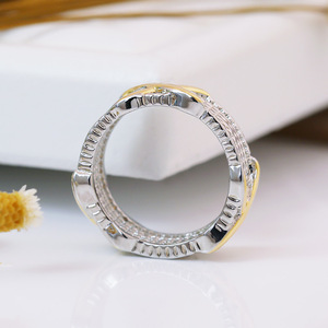 Anello Bicolore da Donna, Trendy e Audace, Accessorio per Feste e Uso Quotidiano, Idea Regalo - Product Image 3