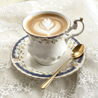 Ensemble tasse et soucoupe en porcelaine fine à motif floral et bordure dorée vintage de 250 ml, tasse à thé en céramique de style européen, mug à café pour le thé de l'après-midi