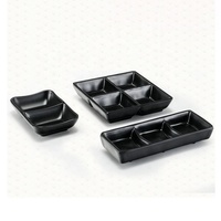 Assiette de service rectangulaire noire en mélamine à compartiments pour sauces, idéale pour la restauration commerciale et les traiteurs