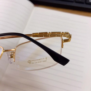 공장 도매 패션 콤비네이션 티타늄 골드 프레임 안경테 미러 다리 남성 비즈니스 직사각형 반무테 안경 - Product Image 3