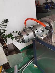 Machine extrudeuse de pailles en PP PLA haute vitesse |   <span class=keywords><strong>Ligne</strong></span> de production de tubes en plastique avec moteur à vis sans fin |   Système d'alimentation en granulés et boîte de vitesses - Product Image 3
