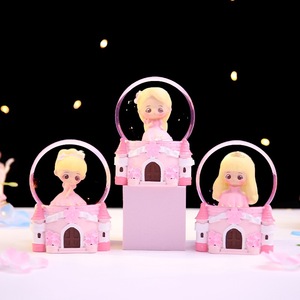 Pequeños regalos creativos: mini bola de cristal con diseño de castillo de princesa, lámpara de noche, regalo con forma de corazón para niñas, artículos decorativos de escritorio al por mayor - Product Image 3