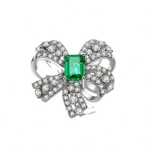 Conjunto de Collar, Pendientes y Anillo de Plata 925 con Circonita Corte Esmeralda Verde Esmeralda de 5x7mm, Diseño Floral, Regalo para Boda, Compromiso o Fiesta - Product Image 5