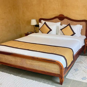 Dormitorio de madera Hotel de dormitorio de diseño mínimo con cama doble de ratán orgánico más vendidos - Product Image 1