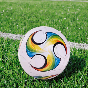 Palloni da calcio 4/5 di dimensioni personalizzate, palloni da allenamento in PVC/PU, Pattern <span class=keywords><strong>e</strong></span> materiale all'ingrosso - Product Image 4
