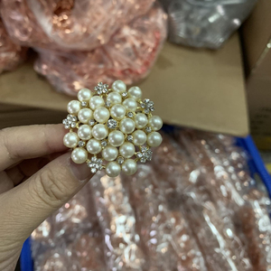 Servilletero de metal, dorado y plateado con diseño de flores para decoración de boda - Product Image 2